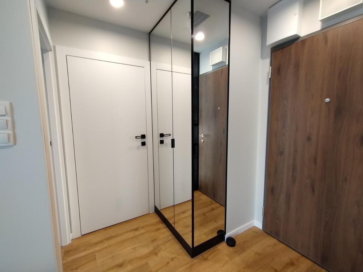 Wola Tower Deluxe Separate Bedroom With Free Garage - By Perfect Apart Warschau Buitenkant foto