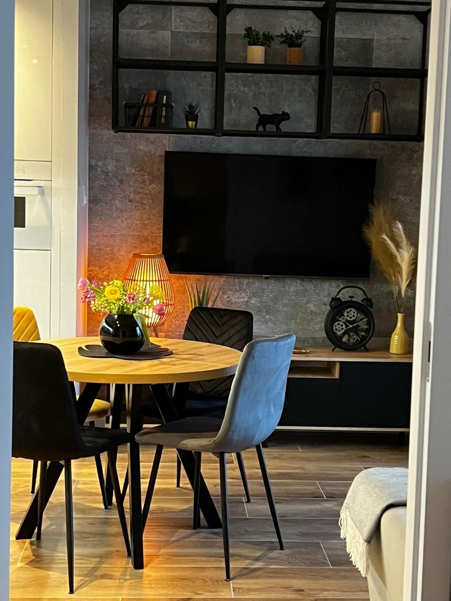 Wola Tower Deluxe Separate Bedroom With Free Garage - By Perfect Apart Warschau Buitenkant foto