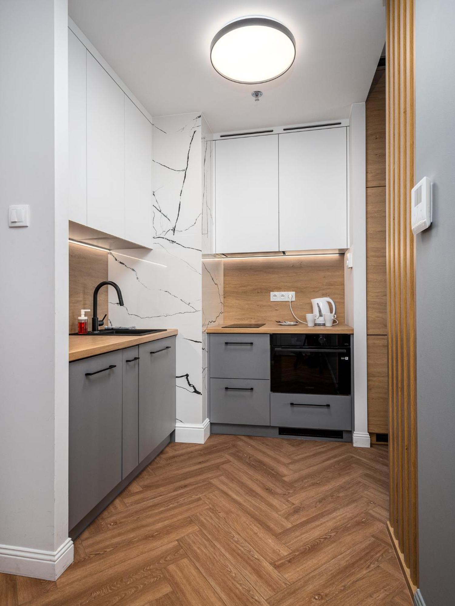 Wola Tower Deluxe Separate Bedroom With Free Garage - By Perfect Apart Warschau Buitenkant foto