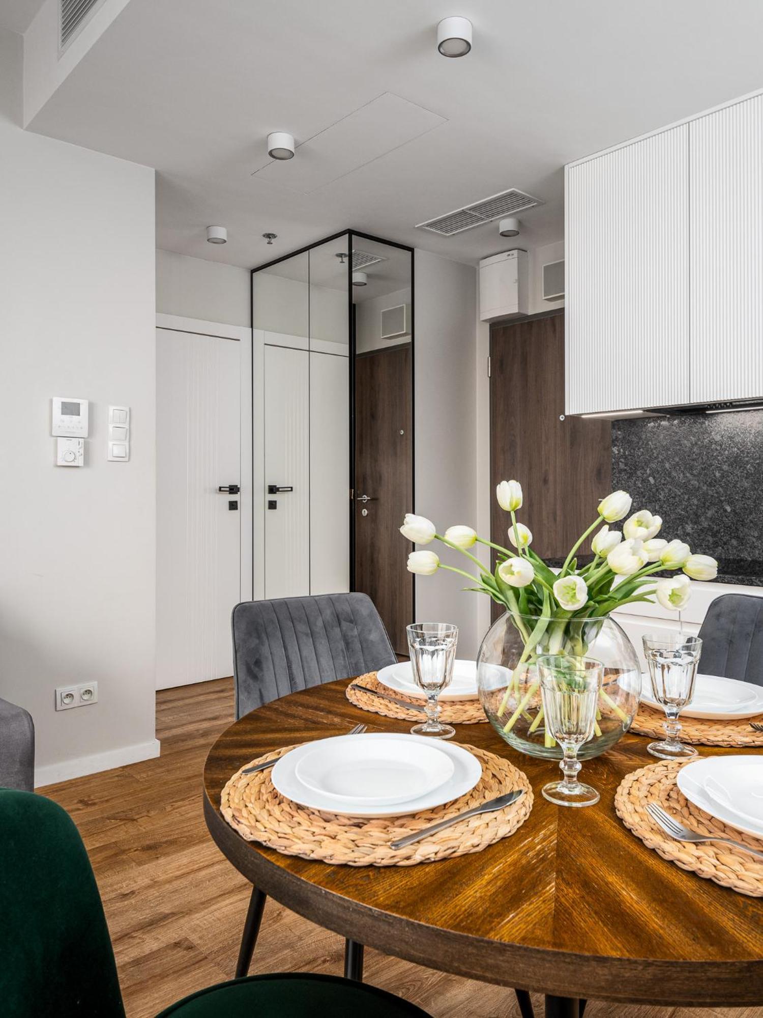 Wola Tower Deluxe Separate Bedroom With Free Garage - By Perfect Apart Warschau Kamer foto