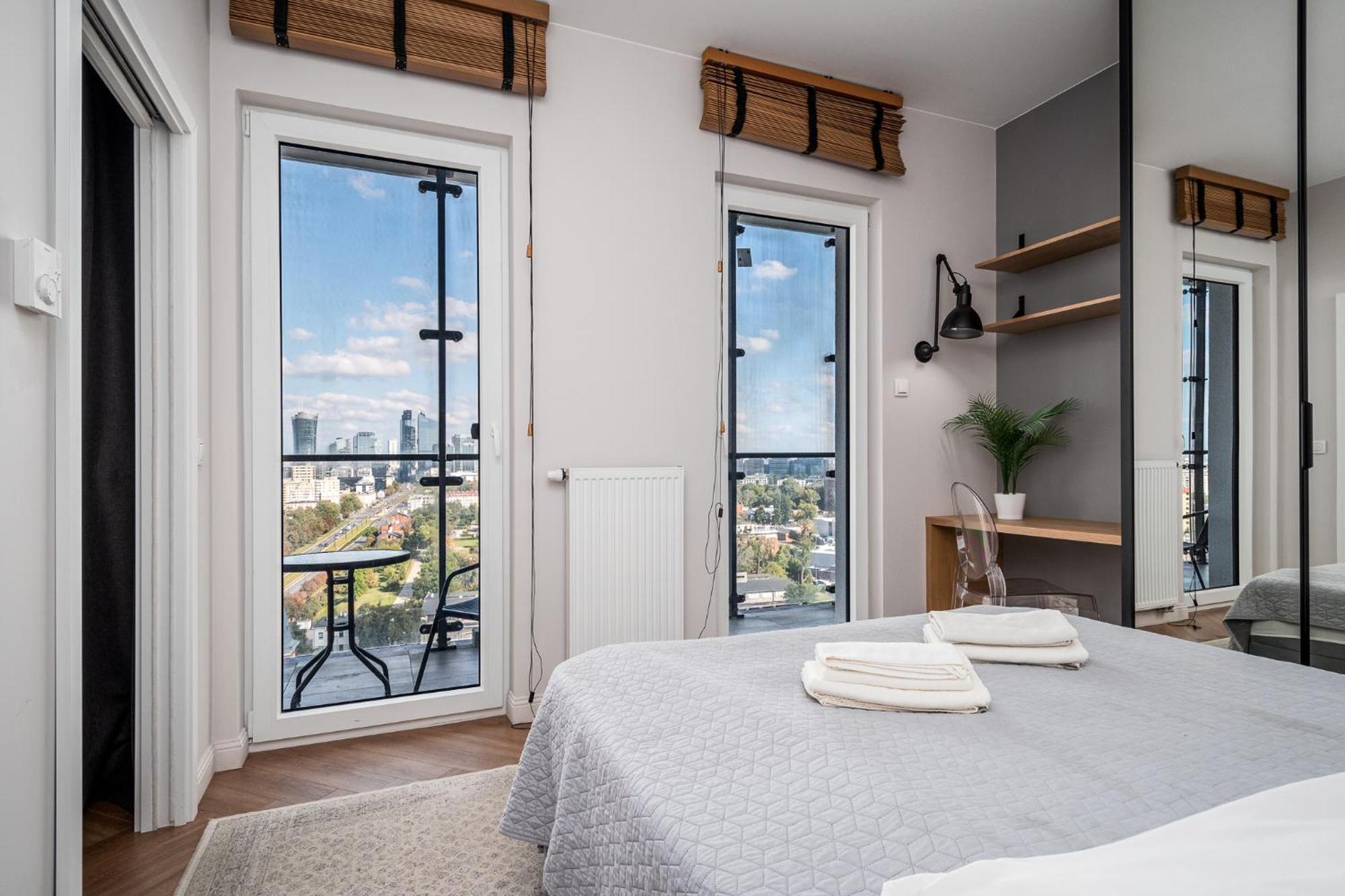 Wola Tower Deluxe Separate Bedroom With Free Garage - By Perfect Apart Warschau Buitenkant foto